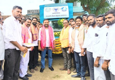 చేపల విక్రయ వాహనం అందజేత 1006690859