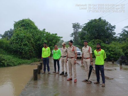 తుఫాను కారణంగా ప్రజలు అప్రమత్తంగా ఉండండి అశ్వరావుపేట పోలీస్ u715-1004527956