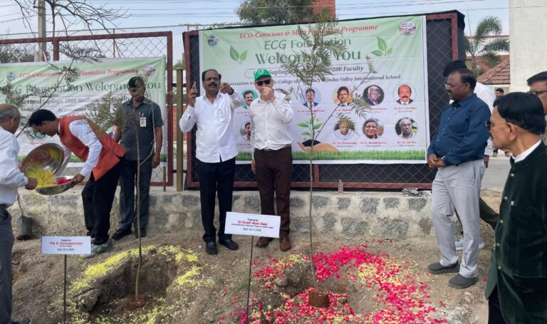 గ్రీన్ అవేర్ నెస్ మాస్ ప్లాంటేషన్ కార్యక్రమం విజయవంతం u715-1009527452