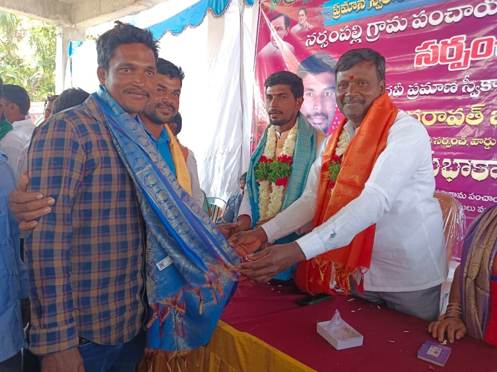 కొలువు దీరిన నూతన పాలకవర్గం u715-1010388325