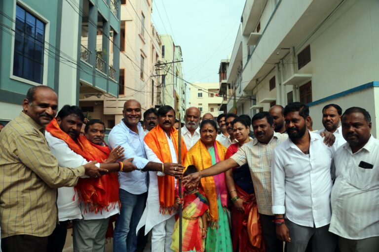 మున్సిపాలిటీ పరిధిలో పలు అభివృద్ధి పనులను ప్రారంభించిన తెలంగాణ ప్రభుత్వ పరిశ్రమల 1011076967