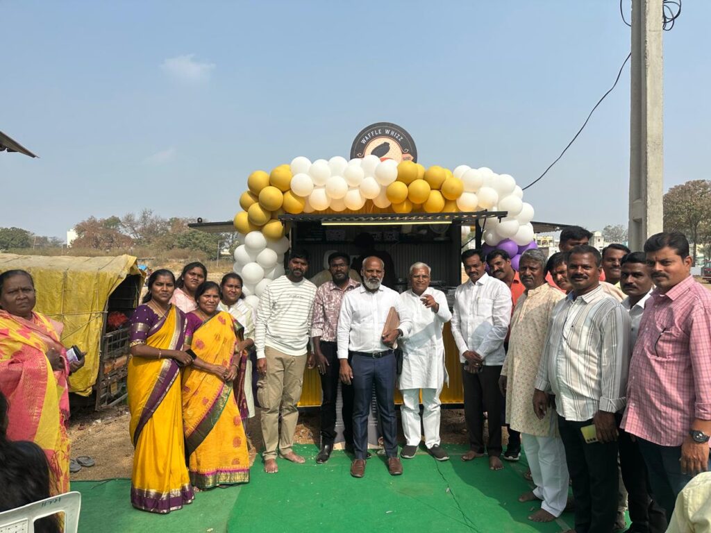 కామారెడ్డిలో వేపిల్ వైస్ స్నాక్స్ షాప్ ఓపినింగ్ u714-1010827435