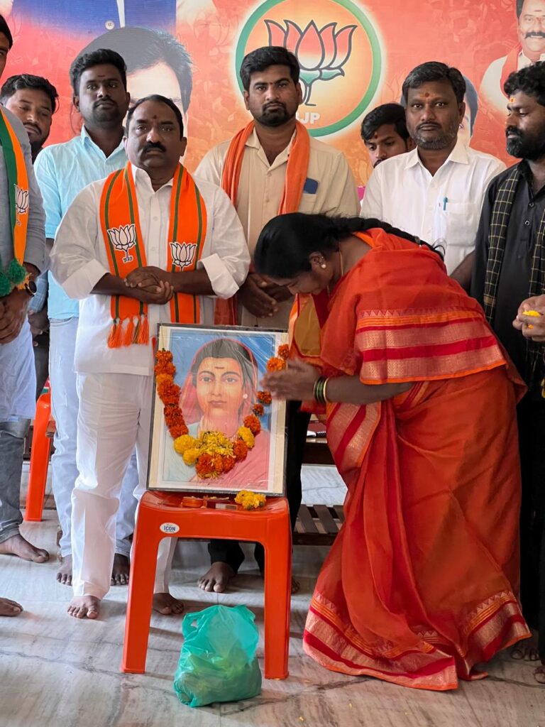 బిచ్కుంద మండలంలో భారతీయ జనతా పార్టీ ఆధ్వర్యంలో ఘనంగా సావిత్రిబాయి పూలే జయంతి u714-1010827783