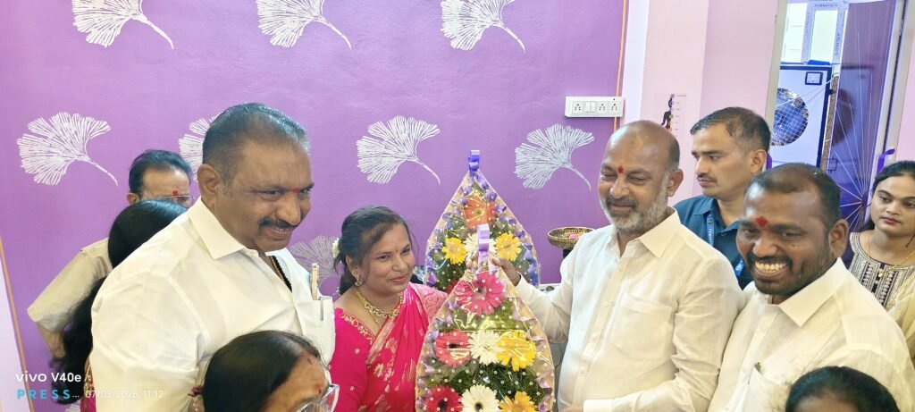 అత్యాధునిక సౌకర్యాలతో దామిని బ్యూటీ వరల్డ్
