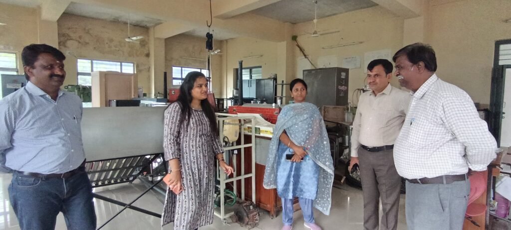 డైరీ టెక్నాలజీ కళాశాలను సందర్శించిన కౌన్సిలర్ హర్షిత..