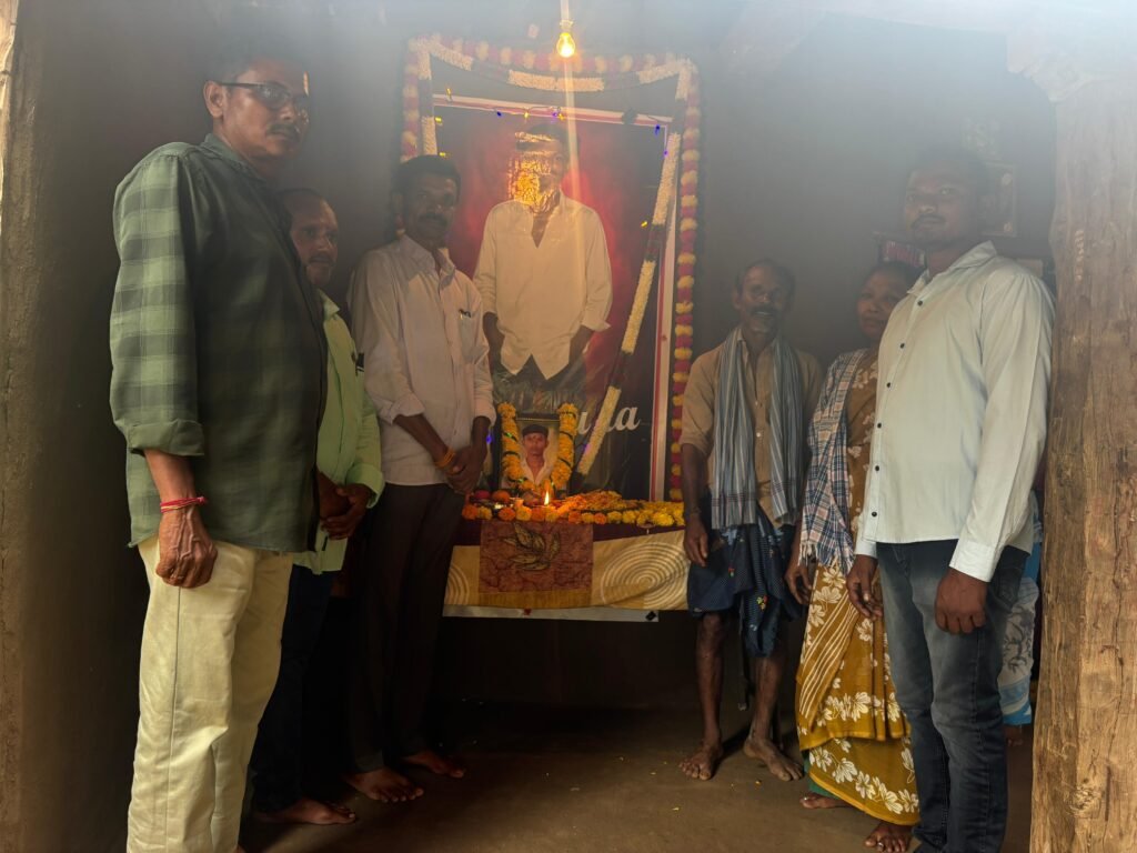 ఆర్థిక సహాయం అందజేసిన. బీ ఆర్ ఎస్. నాయకులు :సోయం వీరభద్రం