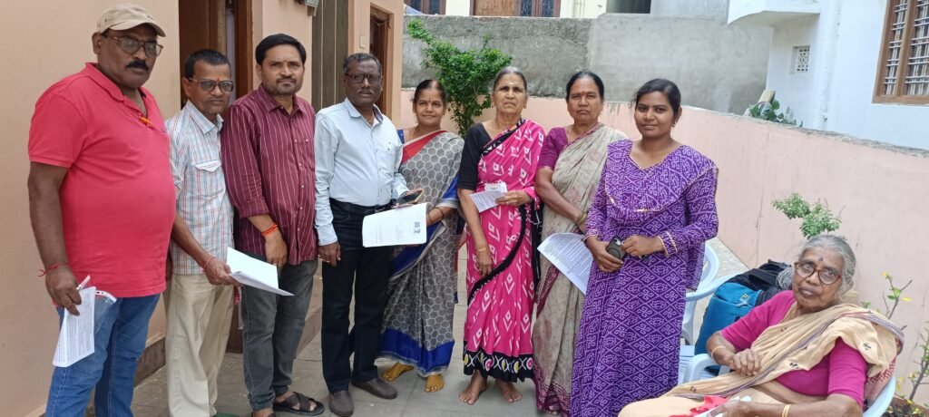 14వ వార్డులో ఇంటింటా ఎన్యూమరేషన్ పత్రాల స్వీకరణ..