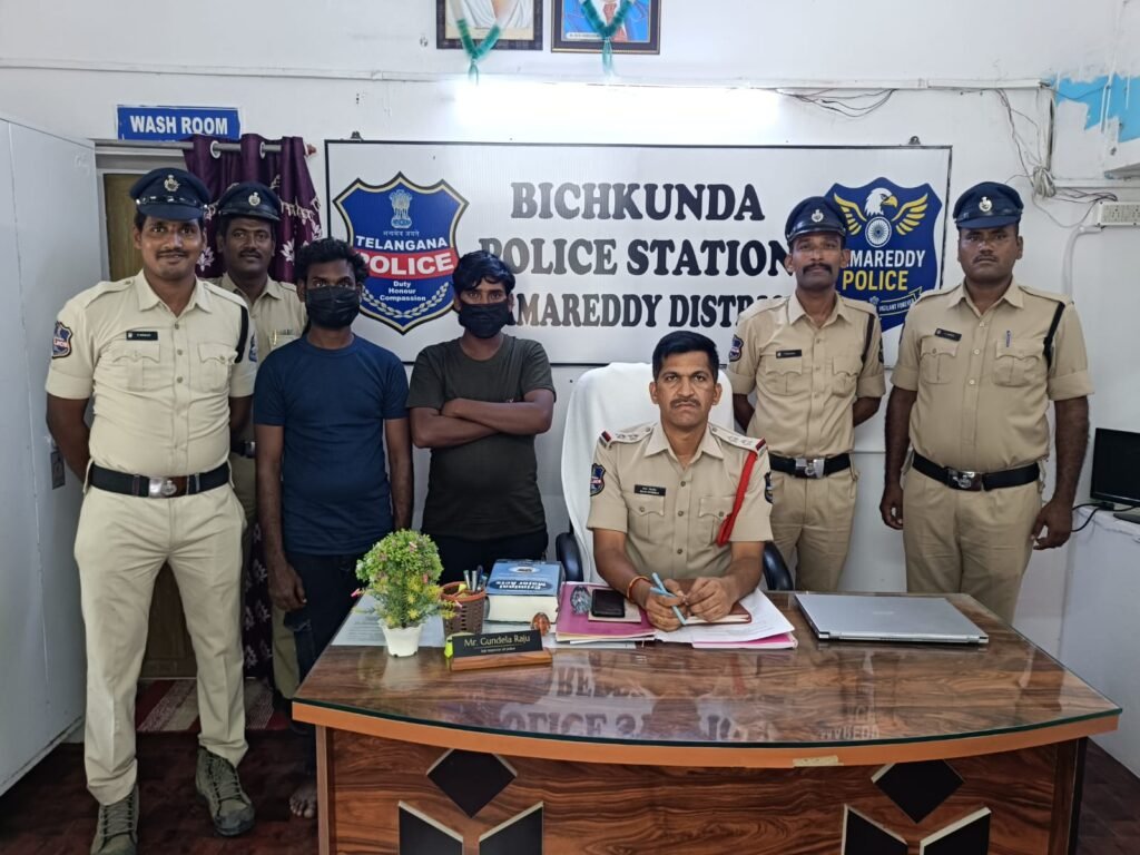 షాప్‌లో చోరీ కేసు ఛేదన – ఇద్దరు అంతర్రాష్ట్ర దొంగల అరెస్ట్