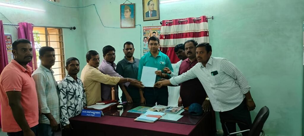 మూడు నెలలుగా వేతనాలు లేక ఫీల్డ్ అసిస్టెంట్ల ఆవేదన..