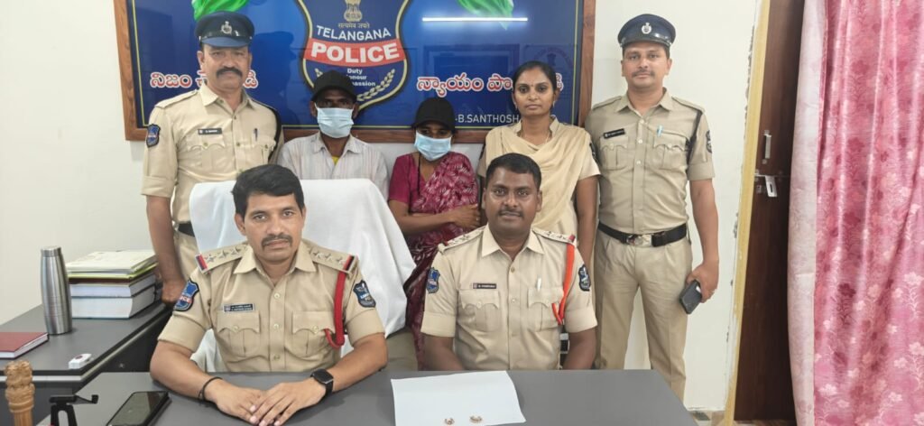 ఎల్లమ్మ ఆలయంలో బంగారు ముక్కుపోగుల చోరీ కేసు ఛేదన చేసిన పోలీసులు..
