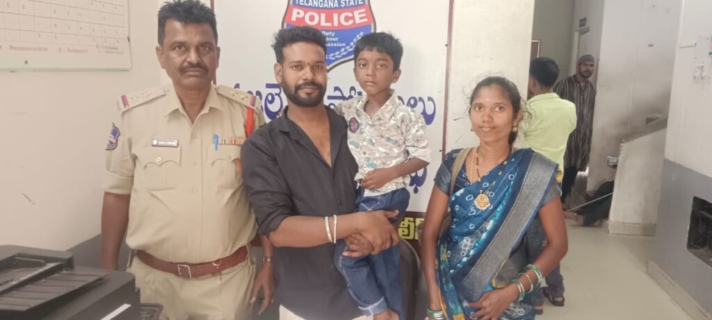 విశాల షాపింగ్ మాల్‌లో తప్పిపోయిన బాలుడు..