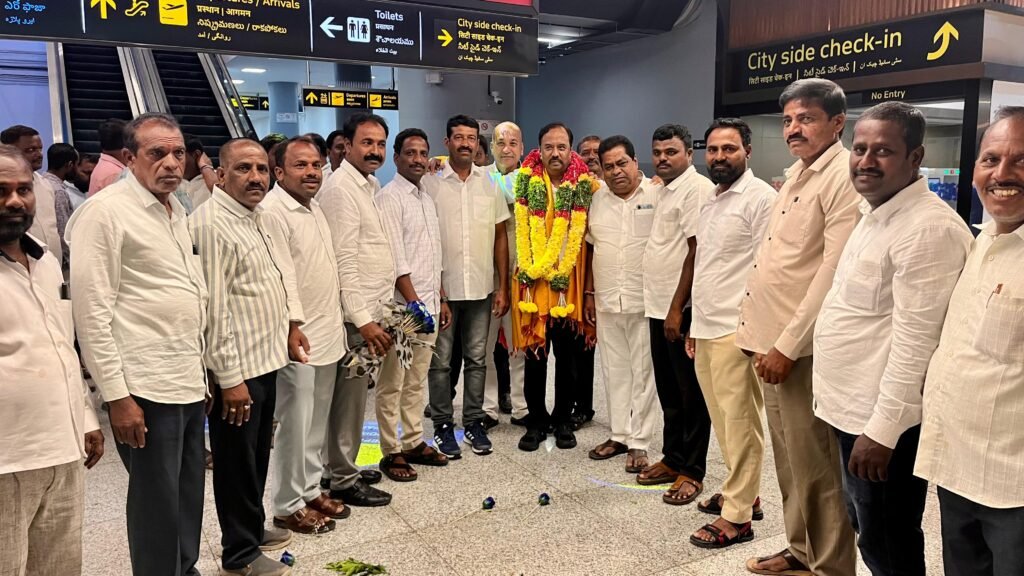అమెరికా పర్యటన ముగించుకుని స్వదేశానికి చేరుకున్న విద్యాదాత సుభాష్‌రెడ్డికి ఘన స్వాగతం..