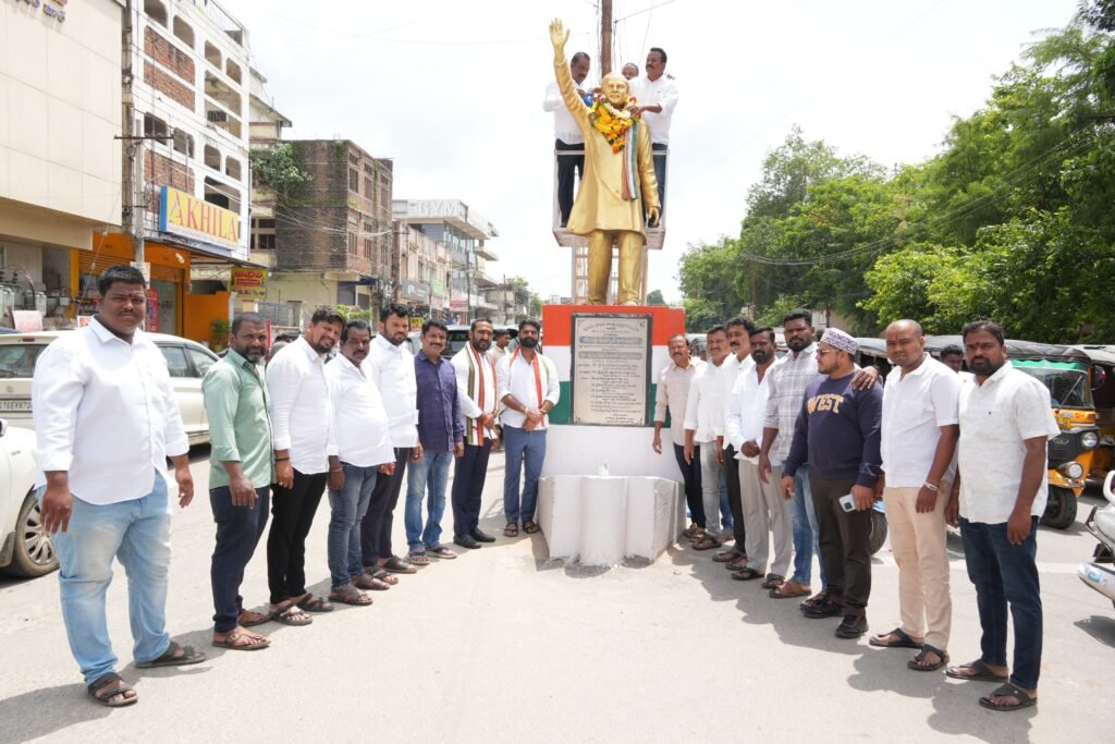 రాజీవ్ గాంధీ జయంతి సందర్భంగా ఘన నివాళులు..