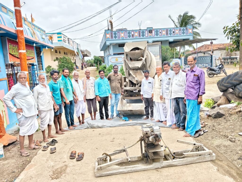 తిప్పారం గ్రామంలో రూ.10 లక్షల సీసీ రోడ్డు ప్రారంభం..