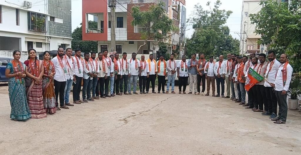 రాష్ట్ర అధ్యక్షుడికి మద్దతుగా భాగ్యనగర్‌కు తరలిన కామారెడ్డి బీజేపీ నాయకులు