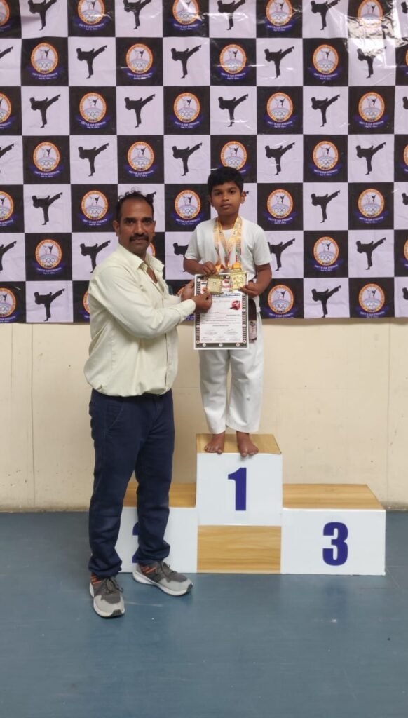 అద్భుత ప్రదర్శనకు బెస్ట్ ఫర్ఫార్మెన్స్ అవార్డు