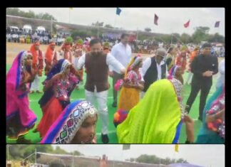 విద్యార్థులతో కలిసి స్టెప్పులేసిన ప్రభుత్వ సలహాదారు హనుమంతరావు..