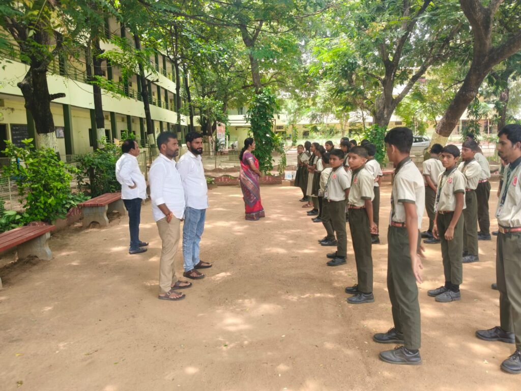 శ్రీచైతన్య పాఠశాలలో గిరిజన విద్యార్థుల సమస్యలపై అధికారుల తనిఖీ..