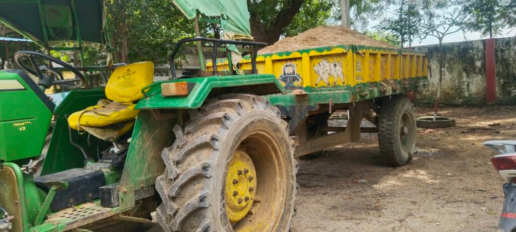 అక్రమ ఇసుక రవాణా.. రెండు ట్రాక్టర్లు పట్టివేత